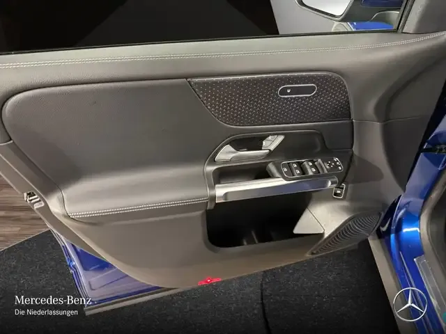 Mercedes-Benz EQB 300