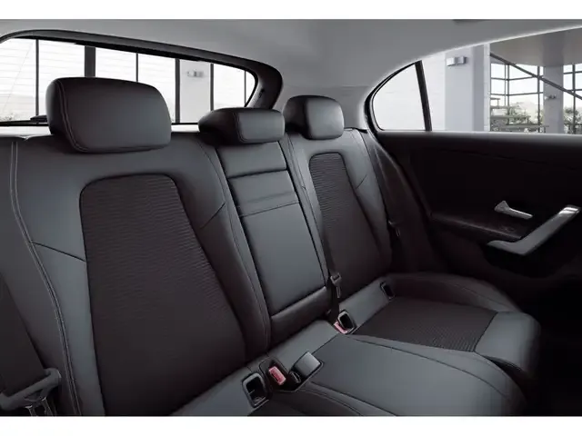 Mercedes-Benz A 220