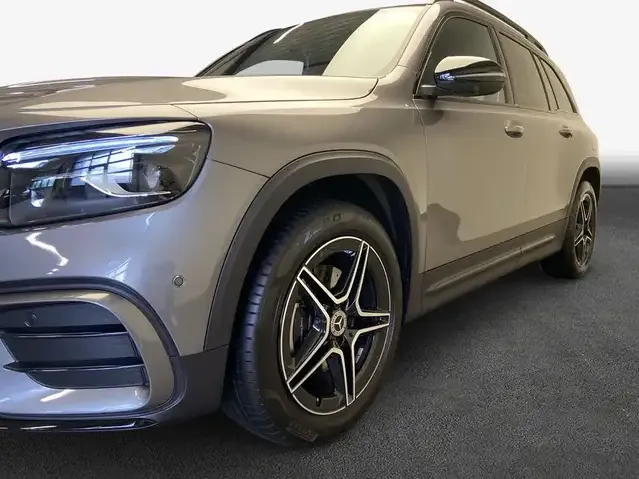 Mercedes-Benz GLB 200