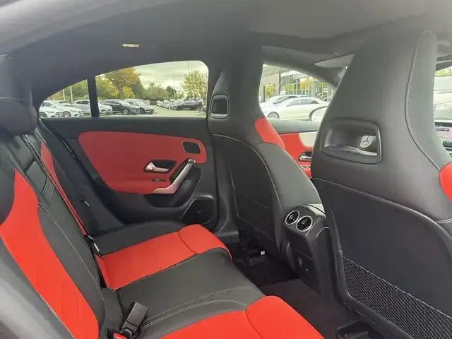 Mercedes-Benz CLA 180