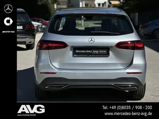 Mercedes-Benz B 220