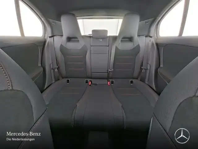 Mercedes-Benz A 220