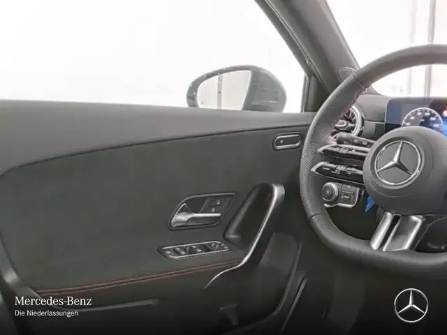 Mercedes-Benz A 220