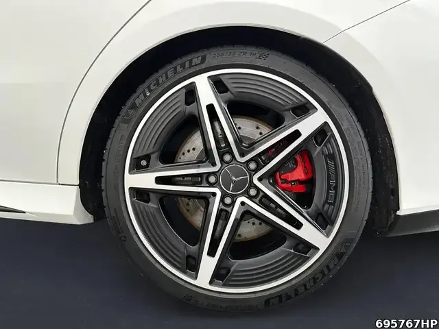 Mercedes-Benz CLA 45 AMG