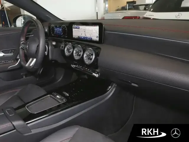 Mercedes-Benz CLA 180