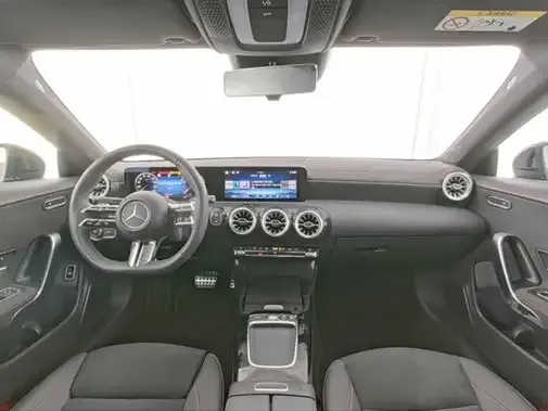 Mercedes-Benz CLA 200