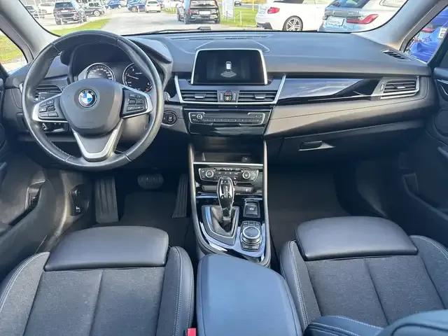 BMW 218