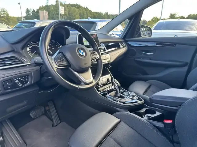 BMW 218