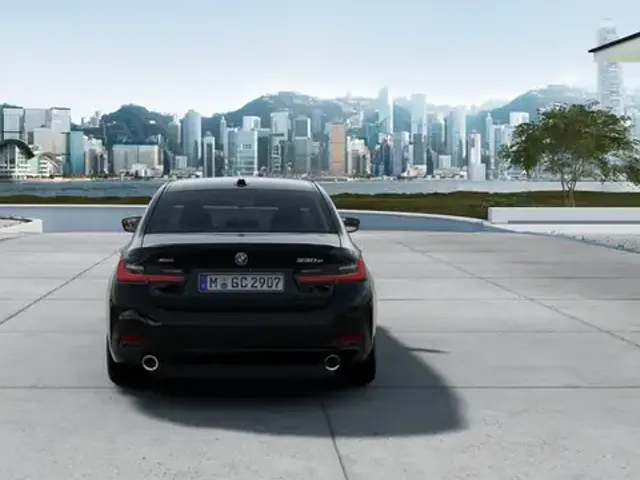 BMW 330