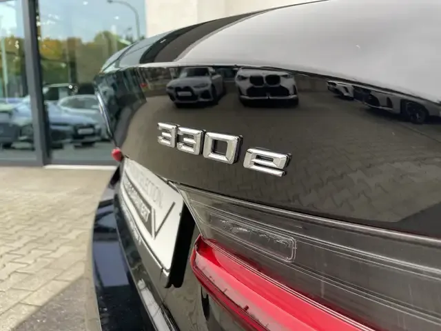 BMW 330