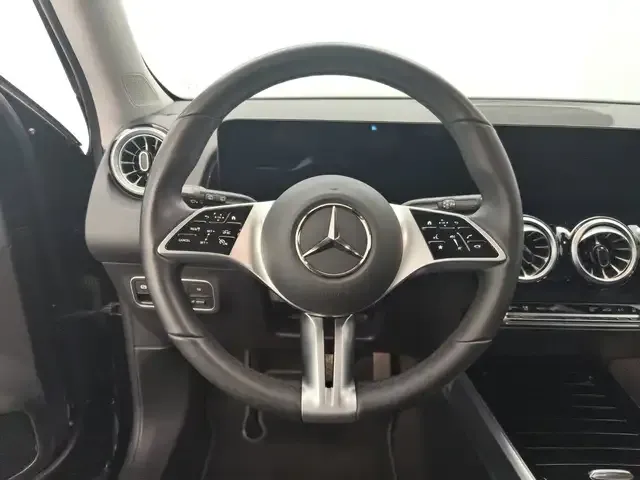 Mercedes-Benz EQB 300