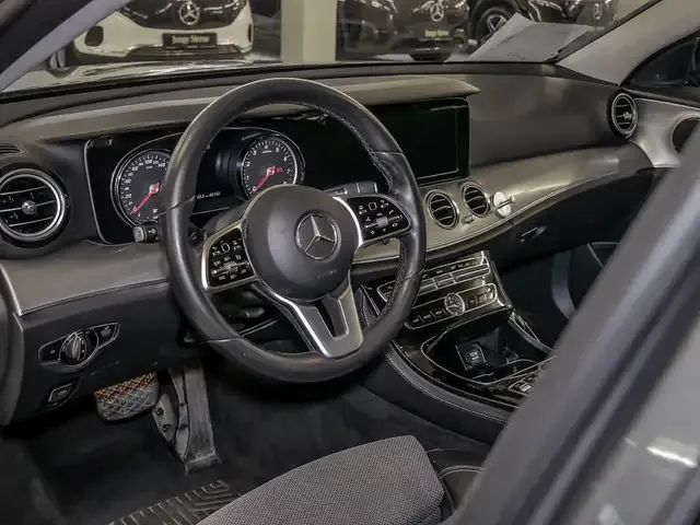 Mercedes-Benz E 200
