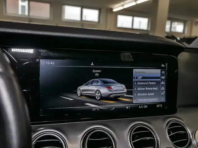 Mercedes-Benz E 200