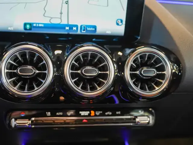 Mercedes-Benz GLA 200