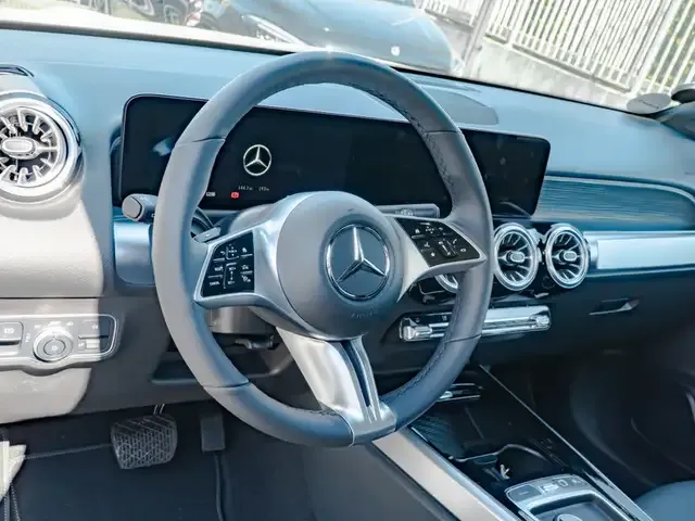 Mercedes-Benz GLB 200