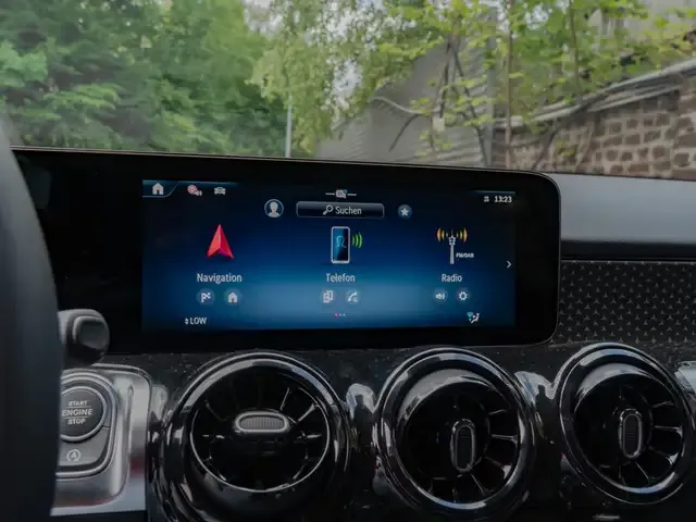 Mercedes-Benz GLB 200