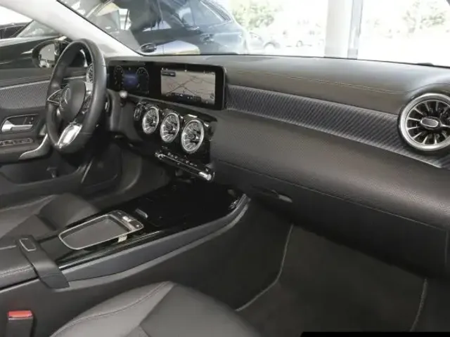 Mercedes-Benz CLA 180