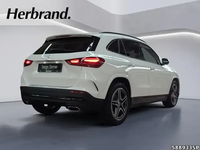Mercedes-Benz GLA 220