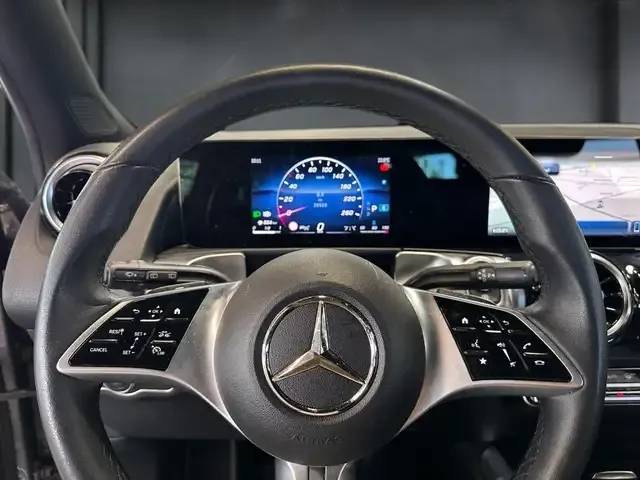Mercedes-Benz GLB 200