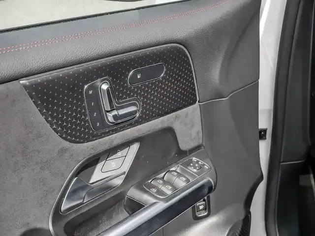 Mercedes-Benz EQB 300