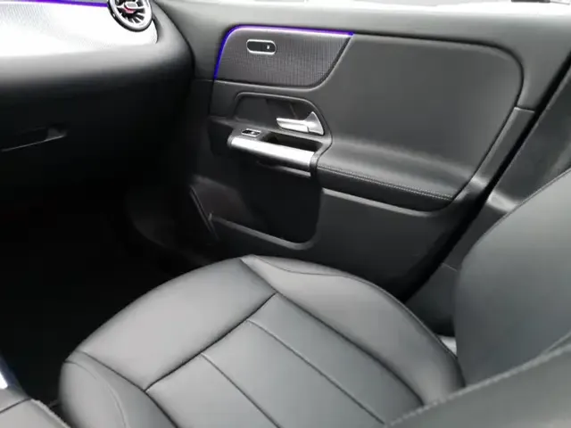 Mercedes-Benz EQA 300