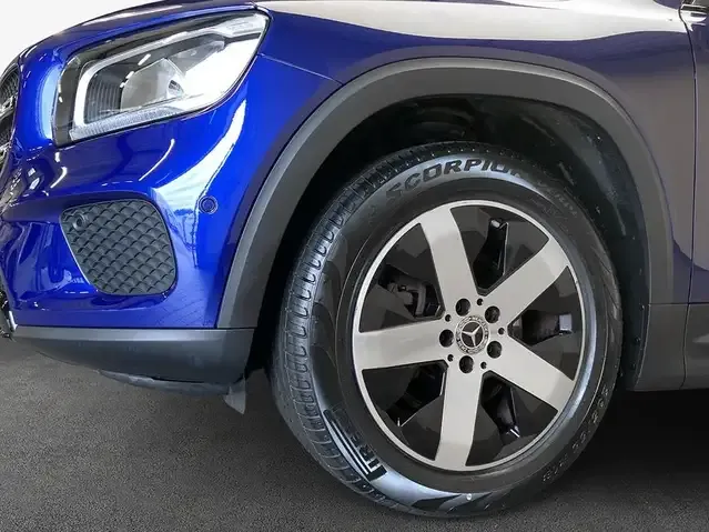 Mercedes-Benz GLB 220