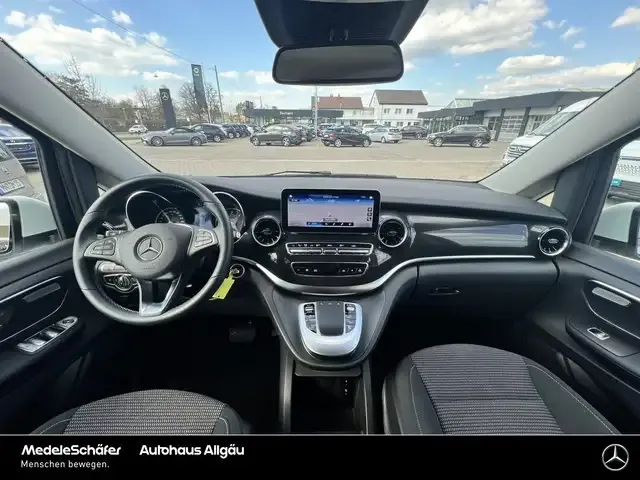 Mercedes-Benz V 220