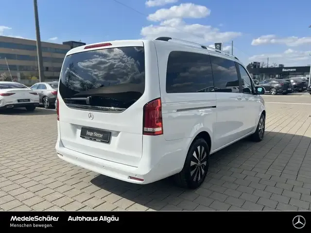 Mercedes-Benz V 220
