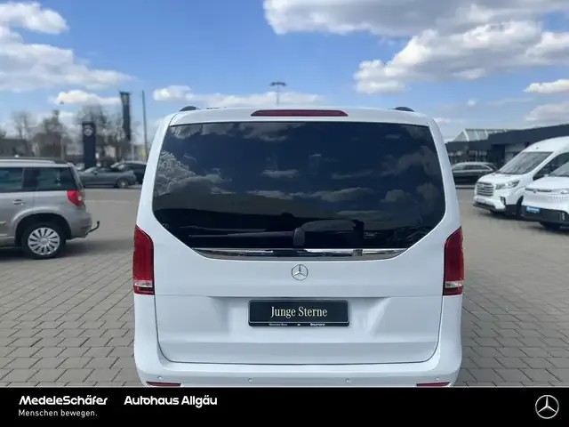 Mercedes-Benz V 220