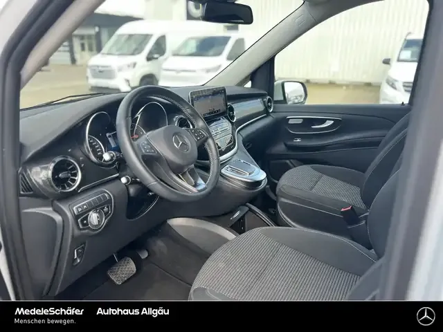 Mercedes-Benz V 220