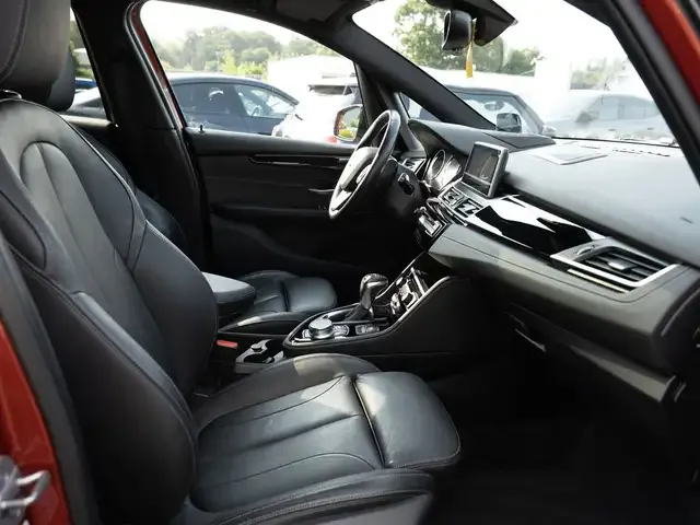 BMW 225