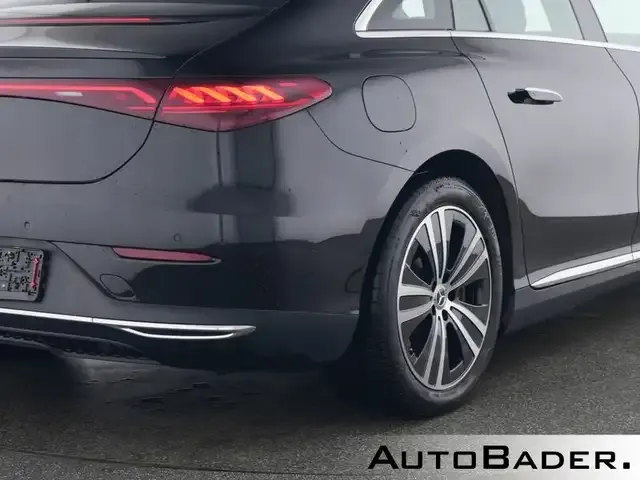 Mercedes-Benz EQE 300