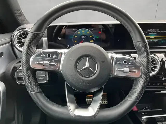 Mercedes-Benz CLA 180