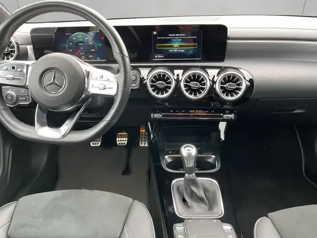 Mercedes-Benz CLA 180