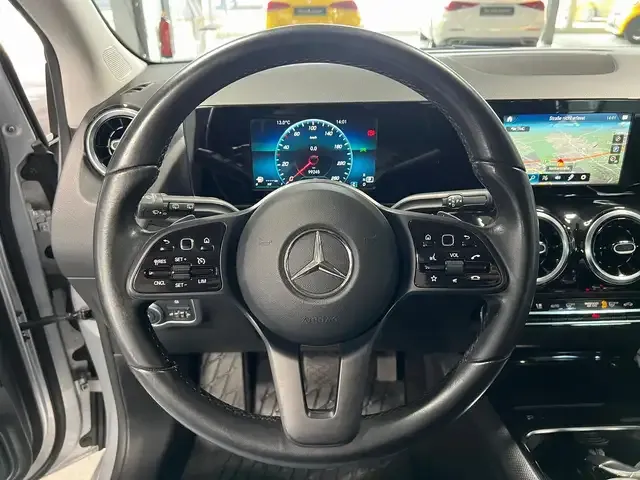 Mercedes-Benz B 180