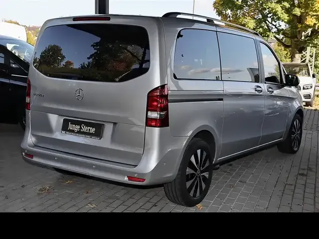 Mercedes-Benz V 250