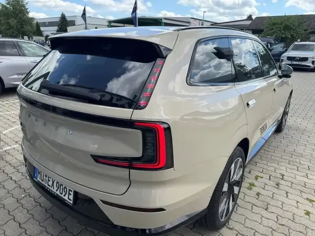 Volvo EX90