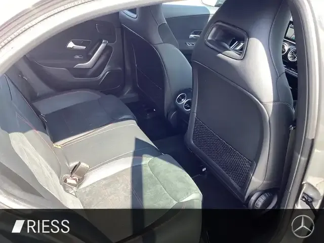 Mercedes-Benz A 220