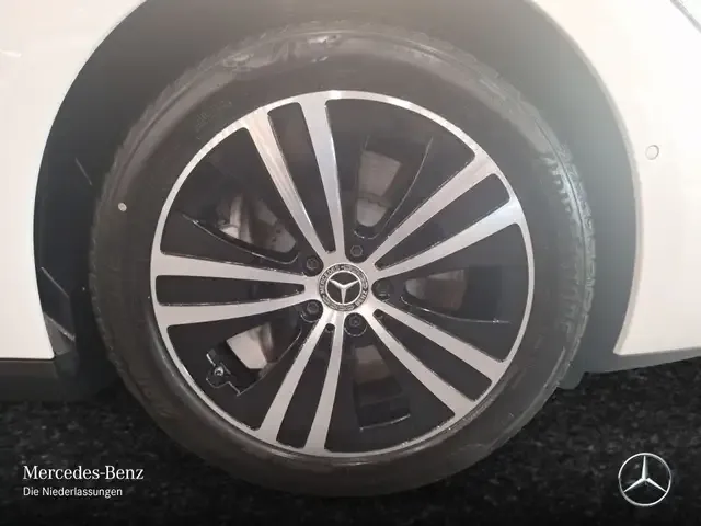 Mercedes-Benz EQE 300