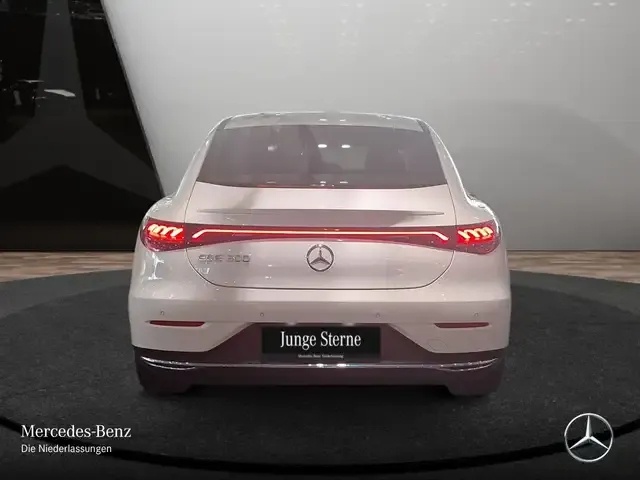 Mercedes-Benz EQE 300