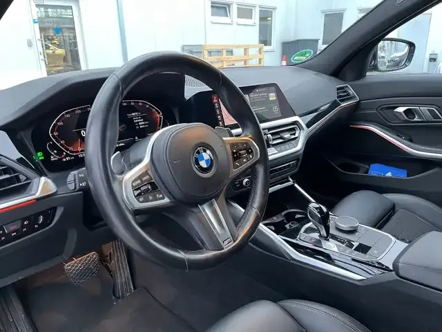 BMW 330