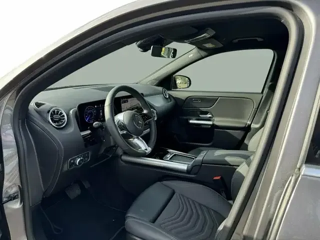 Mercedes-Benz EQA 300