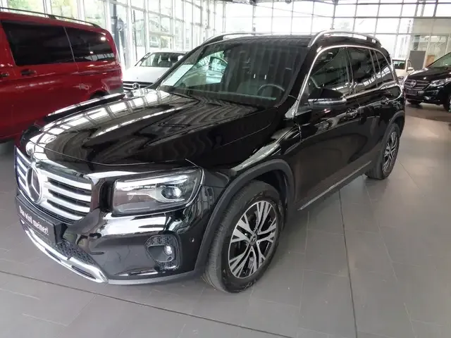 Mercedes-Benz GLB 220