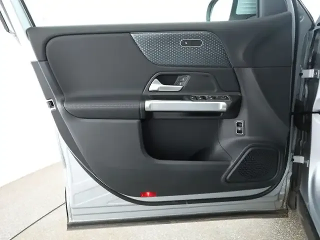 Mercedes-Benz EQB 300