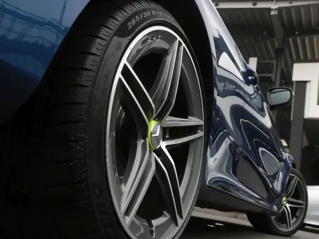 Mercedes-Benz C 63 AMG