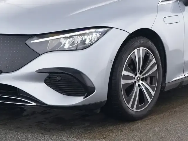 Mercedes-Benz EQE 300