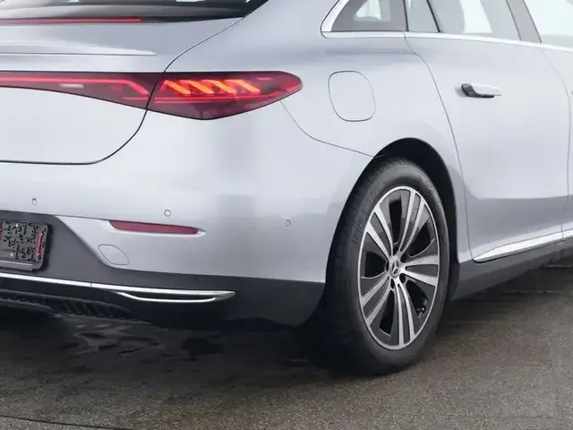 Mercedes-Benz EQE 300