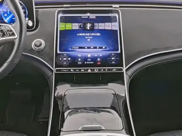 Mercedes-Benz EQE 300