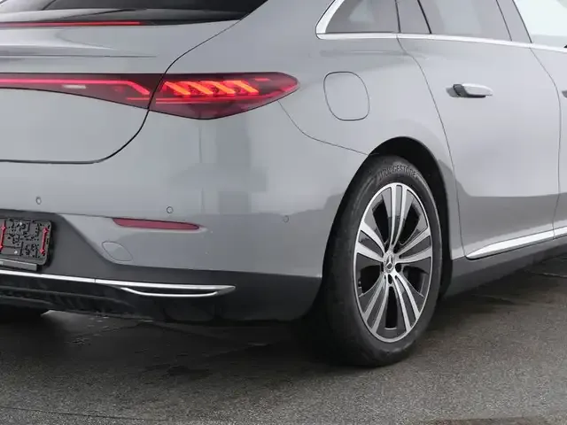 Mercedes-Benz EQE 300
