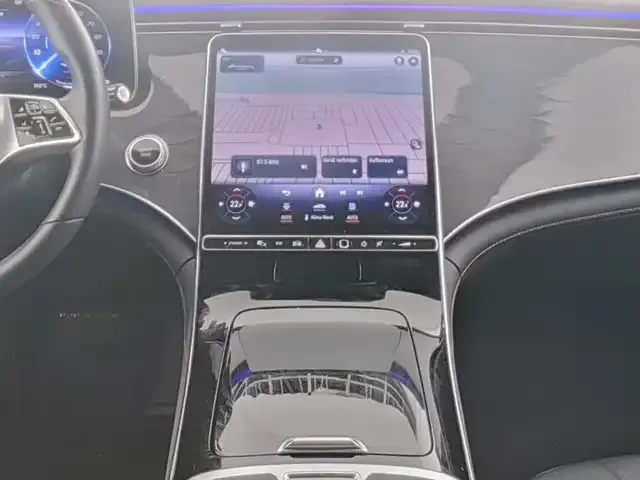 Mercedes-Benz EQE 300